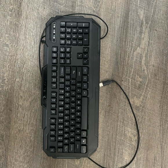 Gaming keyboard with LEDs and fast reactions